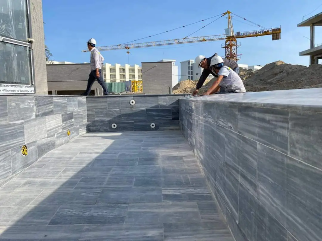Tối ưu chiều sâu nước hồ bằng gạch ốp lát sang trọng