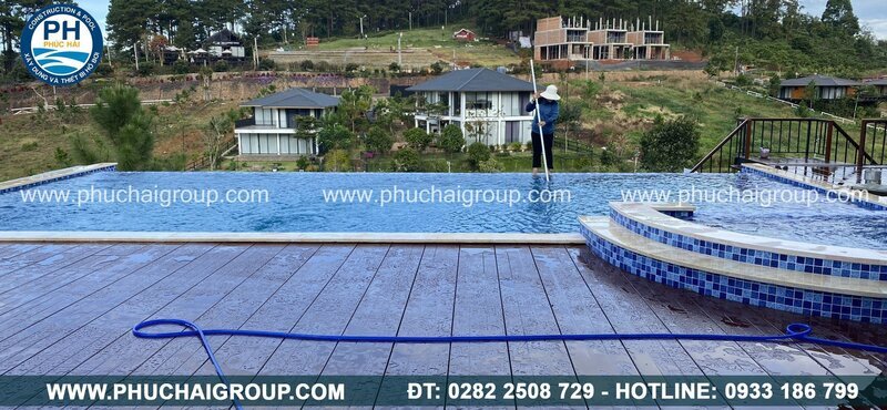 Thi công chống thấm hồ bơi composite