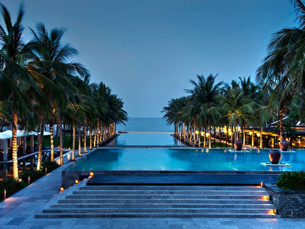 Mẫu thiết kế hồ bơi vô cực resort hướng biển