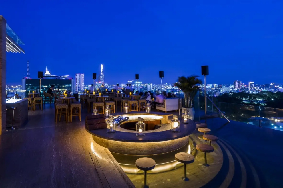 Mô hình swim-up bar độc đáo tại hồ bơi resort