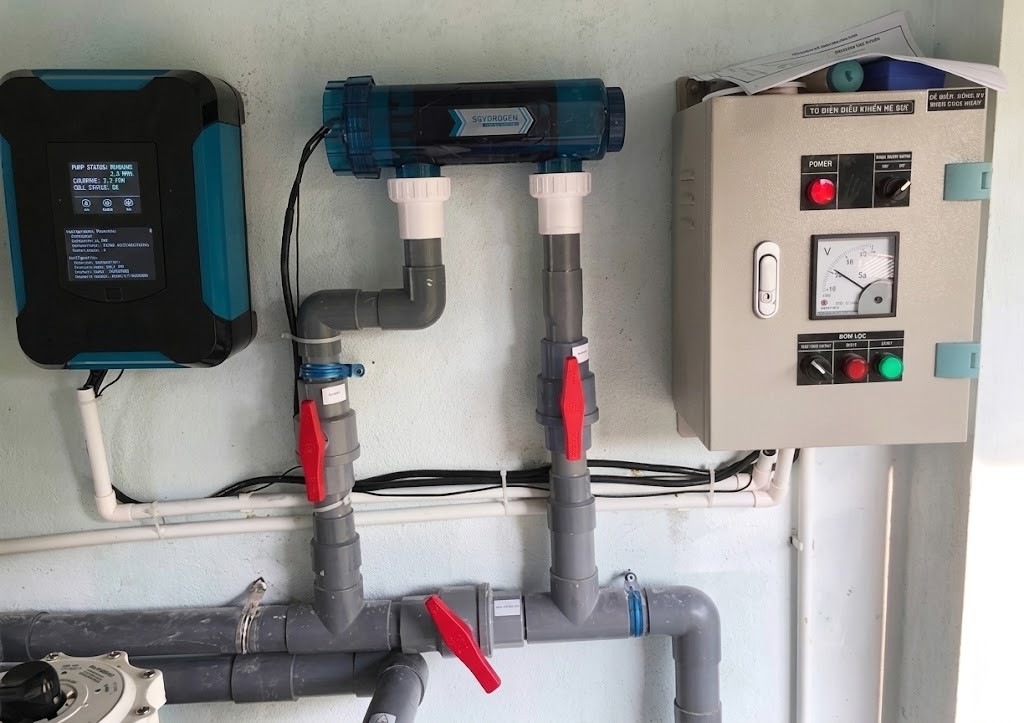 Hồ bơi tại Phúc Hải Group luôn được lắp đặt hệ thống điện phân muối sát khuẩn