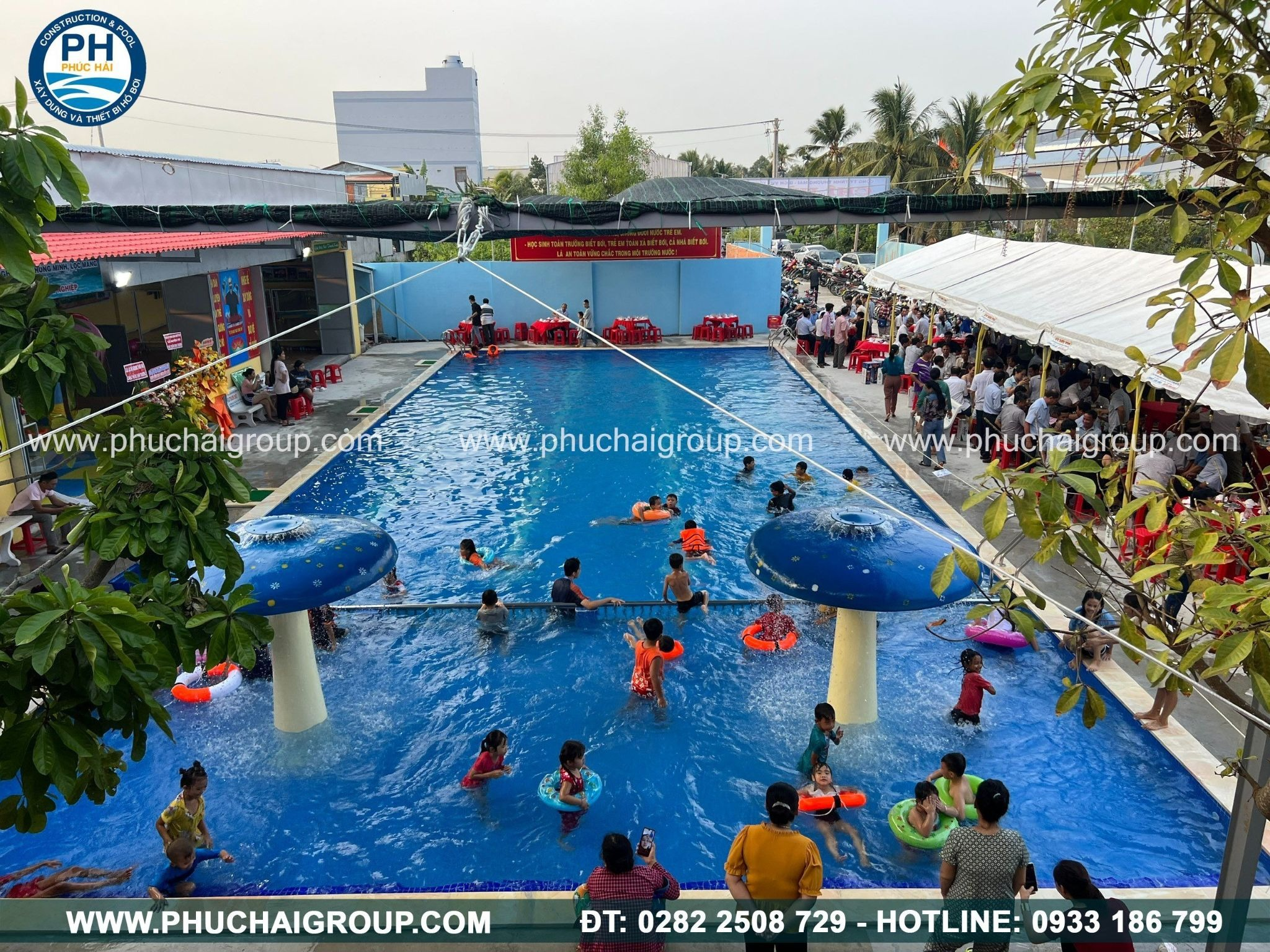 Kích thước và độ sâu của hồ bơi cần được tính toán phù hợp với chiều cao của học sinh