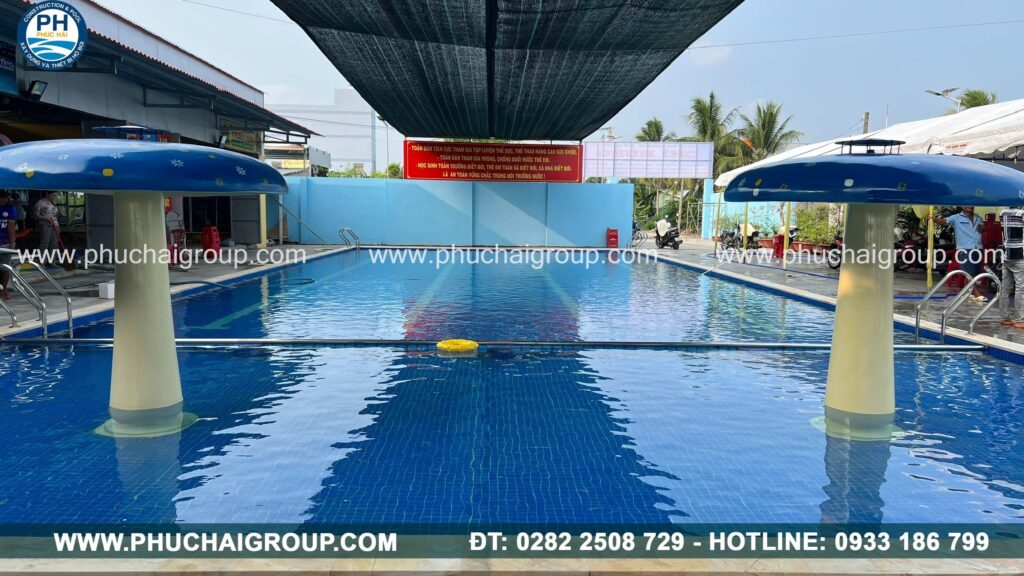 Khu vực lòng bể thi đấu đang trong quá trình đo đạc, kiểm định thông số kỹ thuật và độ sâu theo tiêu chuẩn chuyên ngành